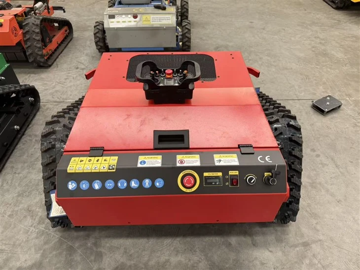 เครื่องตัดหญ้าแบบควบคุมระยะไกลแบบติดตาม 15HP Euro V